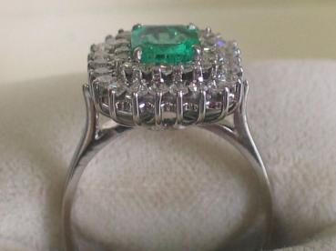 Preview: Eleganter Smaragd-/ Diamantring 0.50 ct. aus 750er Weißgold, Größe 55, Gewicht: 4,9g