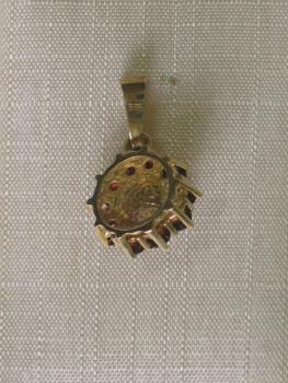 Neuware: Anhänger aus 585er Gelbgold mit einer Perle und Granatsteinen, 2,7 Gramm. Erheblich reduziert!