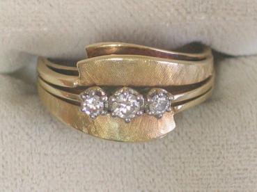 Vintage Diamantring aus 585er Gold mit 3 Diamanten 0.20 ct. im Brillantschliff, Größe 53, Gewicht: 4,7g