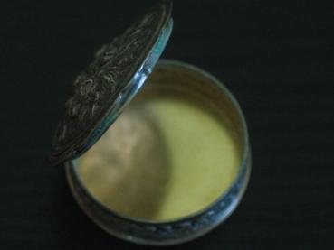Preview: Dose Pillendöschen aus 835er Silber mit Rosenmotiv, Christoph Widmann, Pforzheim Gewicht: 32,2g