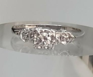 Der Klassiker: Diamantring aus 585er Weißgold, Größe 62, Gewicht: 2,6g
