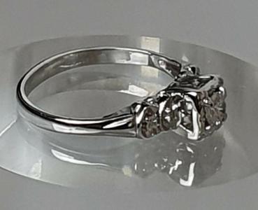Preview: Der Klassiker: Diamantring aus 585er Weißgold, Größe 62, Gewicht: 2,6g