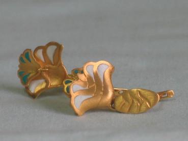 Absolut ausgefallen: Mattierte Ohrringe aus 750er Gelbgold mit Applikationen Gewicht: 6,4 Gramm