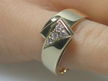 Preview: Extravaganter Ring aus 585er Gelbgold mit 4 Diamanten, Größe 50, Gewicht: 3,8g