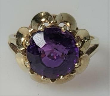 Amethystring mit 5.0 ct. aus 585er Gelbgold, Größe 55, Gewicht: 5,4g
