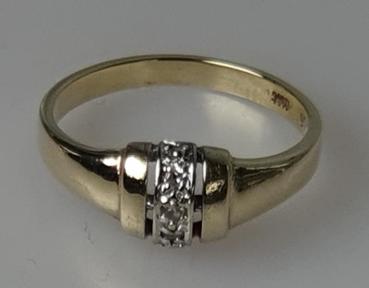 Diamantring aus 585er Gold mit 3 Diamanten, Größe 55, Gewicht: 2,8g