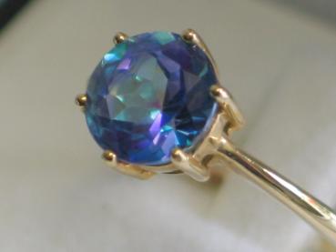 Neuware Ring aus 375er Gold mit einem Regenbogentopas 2.2 Karat, Größe 53, Gewicht: 2,4g