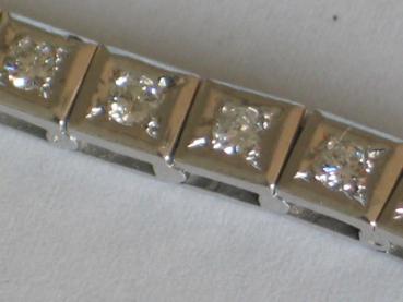Riviere Brillantarmband aus 585er Weißgold mit 32 Diamanten 3.2 ct. Länge 18 cm, Gewicht: 21,6g, Neuwertig