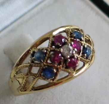 Ring aus 585er Gold mit einem Zirkonia, 4 Rubinen und 4 Sapir Edelsteinen, Größe 58, Gewicht: 5,4g