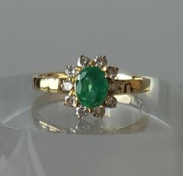 Smaragdring mit Diamantenkranz, 750er Gelbgold, Größe: 53, Neuwertig!