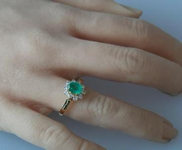 Smaragdring mit Diamantenkranz, 750er Gelbgold, Größe: 53, Neuwertig!