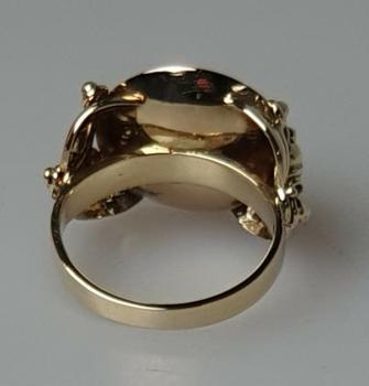 Preview: Antikschmuck: Ring aus 585er Gold mit dunkelroter Koralle, Größe 53, Gewicht: 6,9g