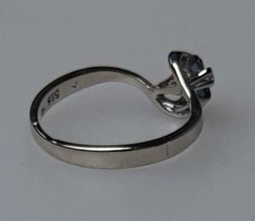 Ring aus 585er Weissgold mit Diamanten 0.02 ct. und Saphir, Größe 46, Gewicht: 1,5g
