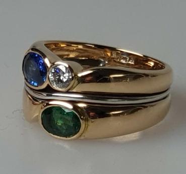 Ring aus 750er Gelb und Weißgold mit je einem Diamanten, Smaragd und Saphir, Größe 55, Gewicht: 14,7g