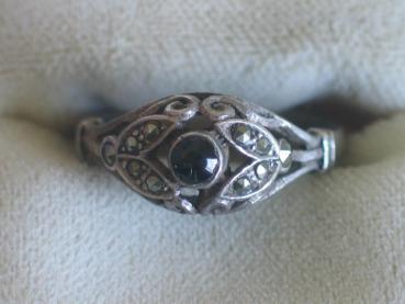 Ring aus 925er Sterlingsilber mit Schmucksteinen, Größe 55 Gewicht: ca. 2,8 Gramm