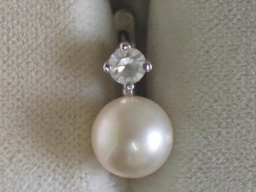 Wunderschöne  Ohrstecker mit Schmuckstein und Perle, Gewicht: 3,4g