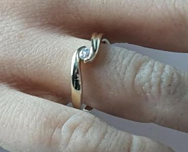 Eleganter Brillantsolitär mit 0.11 Karat, 585er Gold, Größe 56, Gewicht: 2,5g