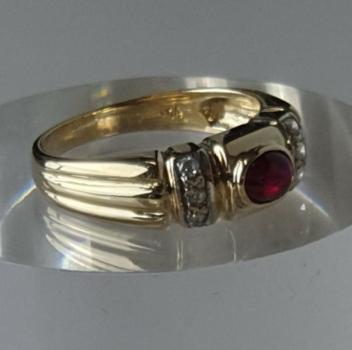 Rubinring Cabochon mit 6 Diamanten, 585er Gold, Größe 55, Gewicht: 4,8g