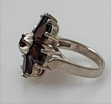 Ring aus 925er Sterlingsilber mit dunkelroten Farbsteinen, Größe 54, Gewicht: 8,2g
