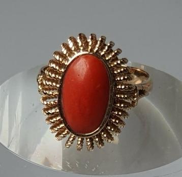 Vintage Phantastischer Ring aus 750er Gold mit Koralle, Größe 60, Gewicht: 6,7g