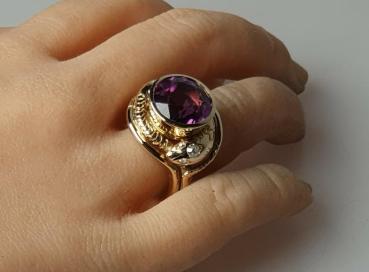Antikschmuck Prachtring Amethyst/Diamantring -Schlangenring-, 585er Gold, Größe 62, Gewicht: 14,7g