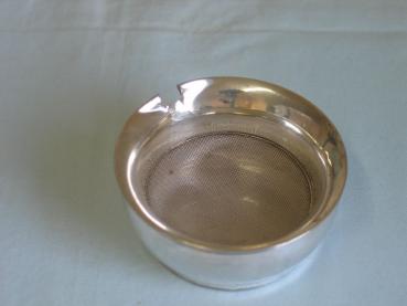 Kleines Sieb mit Auffangschale aus 830er Silber Gewicht: ca. 53,4 Gramm