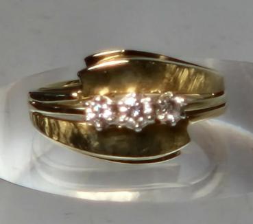 Vintage Diamantring aus 585er Gold mit 3 Diamanten 0.20 ct. im Brillantschliff, Größe 53, Gewicht: 4,7g