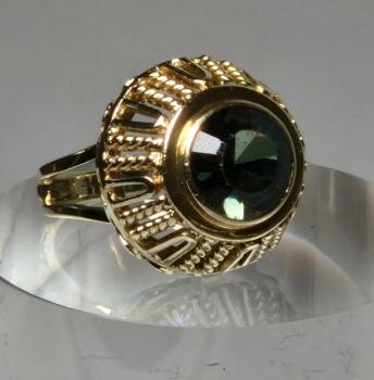Vintage Prächtiger Ring aus 585er Gelbgold mit grünem Spinell 2.5 ct., Größe 49 Gewicht: 8,6g