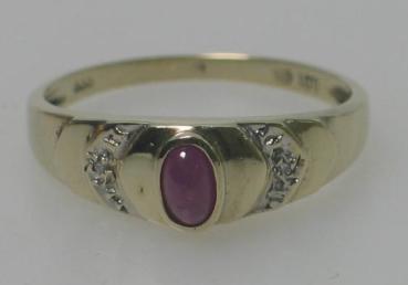 Rubinring mit Diamanten, 333er Gold, Größe 57, Gewicht: 2,1g