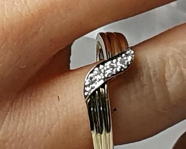 Eleganter Diamantring aus 585er Gelbgold mit fünf Diamanten, Größe 69, Gewicht: 4,1g