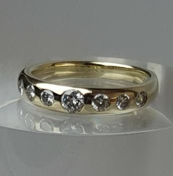 Diamantring aus 585er Gold mit 7 Diamanten, Größe 52, Gewicht: 4,0g
