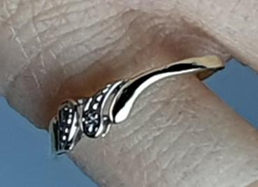 Diamantring aus 585er Gelbgold mit mit zwei Diamanten, Größe 50, Gewicht: 1,3g