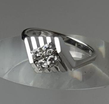 Preview: Extravaganter Ring aus 585er Weißgold mit vier Diamanten, Größe 57, Gewicht: 4,7g