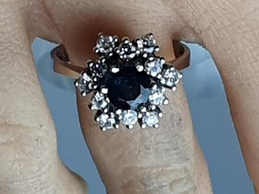 Saphir Ring aus 585er Weißgold, umrahmt von 12 Diamanten, Größe 54, Gewicht: 4,8g