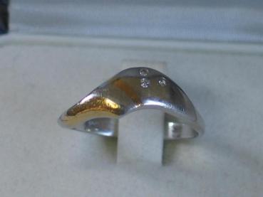 Preview: Ring aus 950er Platin mit Gelbgoldeinlagen und 3 Diamanten, Größe 54 , Gewicht: 3,1g