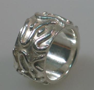 Ring aus 925er Sterlingsilber mit interessanter Musterung, Größe 54, Gewicht: 17,2g
