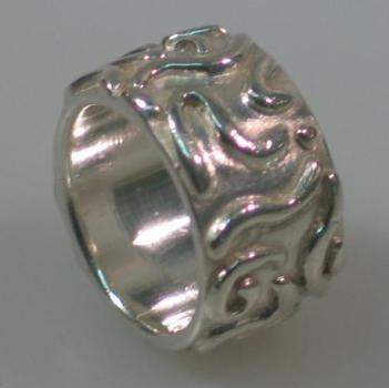 Ring aus 925er Sterlingsilber mit interessanter Musterung, Größe 54, Gewicht: 17,2g
