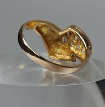Ring aus 21 karätigem Gelbgold mit Schmucksteinen, Größe 51, Gewicht: 3,4g