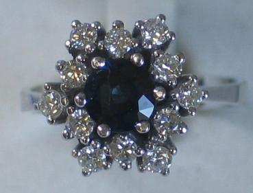 Saphir Ring aus 585er Weißgold, umrahmt von 12 Diamanten, Größe 54, Gewicht: 4,8g