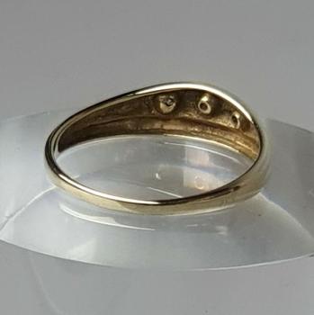 Preview: Ring aus 333er Gold mit 3 Schmucksteinen, Größe 57, Gewicht: 1,4g