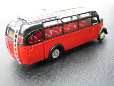 NZG Mercedes Benz O-3500 Reisebus, rot/schwarz, Nr. 218, 1:40