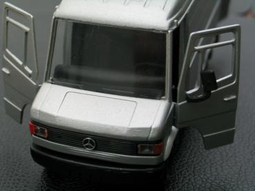 Conrad Mercedes-Benz 507D - 811D Kastenbus, silber, Nr. 1620, 1:43