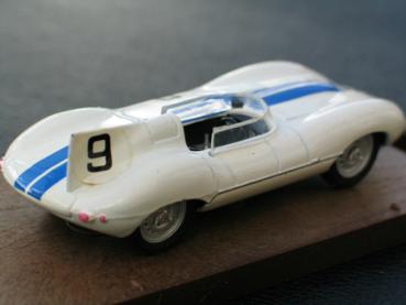 Preview: Brumm Jaguar D Type Le Mans 1955 "Phil Waters", weiss, 1:43 in Vitrinenbox