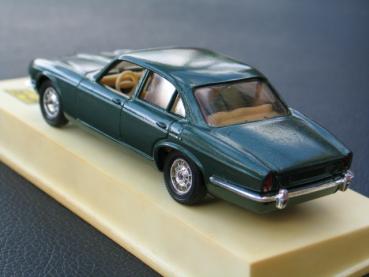 Solido Jaguar XJ 12 Sovereign, Serie II, dark green, 1:43 in Vitrinenbox