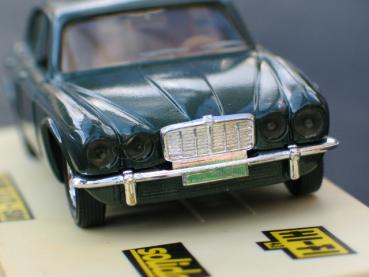 Solido Jaguar XJ 12 Sovereign, Serie II, dark green, 1:43 in Vitrinenbox