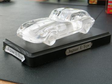 Jaguar E Coupe aus Bleikristallglas und Sockel mit Zertifikat, Masse ca. 17,0 x 7.0 cm