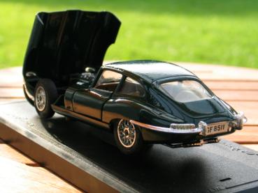 Preview: Majorette Jaguar E Type Coupe, british-racing-green, 1:24 in OVP