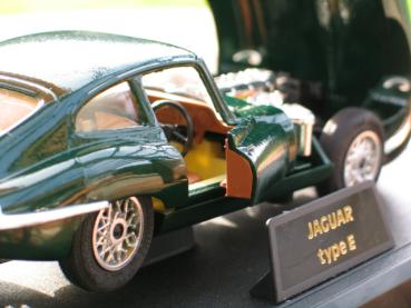 Preview: Majorette Jaguar E Type Coupe, british-racing-green, 1:24 in OVP