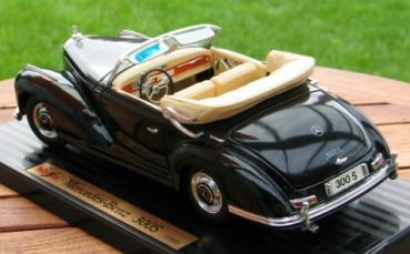 Maisto (Tchibo) Mercedes-Benz 300 S Cabriolet (1955), schwarz, 1:18 in OVP