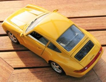 Bburago Porsche 911 Coupe (993), gelb, 1:18